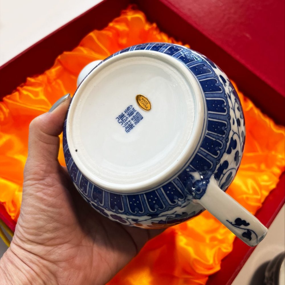 Vintage Chinese Teapot/Six Teacups in Display Case, Blue & White, REDUCED! - Picture 10 of 11